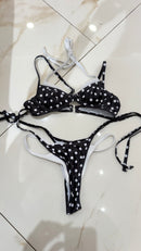 Bikini Twin Pois